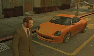 Niko Bellic obok pomarańczowego sportowego auta, gotowy do przygód w GTA 4 spolszczenie.