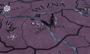 Mapa Europa Universalis 4 z widocznymi nazwami prowincji jak Płock, Rawa, Wizna, Warszawa. Postać w stroju historycznym stoi obok flagi.