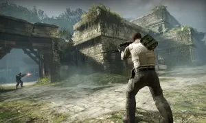 Gracz z karabinem snajperskim w ruinach, gotowy do walki. Dowiedz się, jak włączyć konsolę w CS: GO, by usprawnić rozgrywkę.