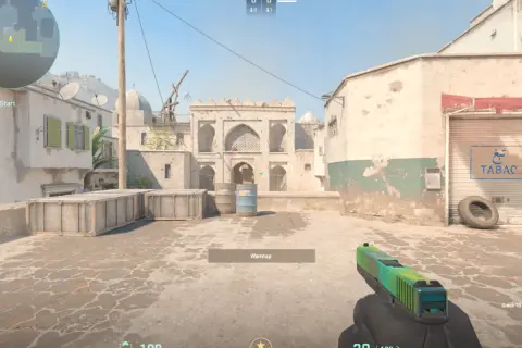 Zielnik z zielonym Glockiem, gotowy do akcji. Może to najlepszy CS2 crosshair?