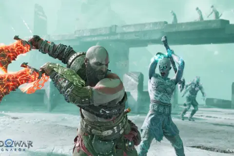 Kratos z płonącymi toporami walczy z lodowym przeciwnikiem. Długość gry God of War Ragnarök to epicka przygoda.