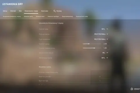 Ustawienia gry CS:GO: jak zmienić czułość myszki. Widoczne opcje to m.in. czułość myszy, akceleracja myszy i klawisze ruchu.