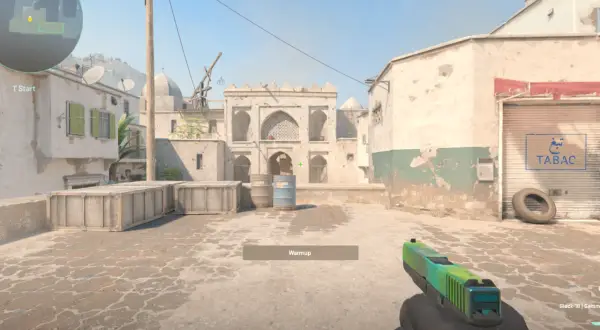 Zielnik z zielonym Glockiem, gotowy do akcji. Może to najlepszy CS2 crosshair?