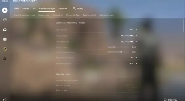 Ustawienia gry CS:GO: jak zmienić czułość myszki. Widoczne opcje to m.in. czułość myszy, akceleracja myszy i klawisze ruchu.