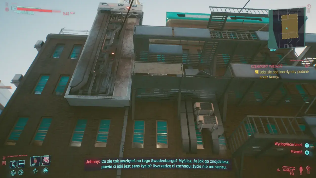 Czerwony wieszcz cyberpunk, Johnny rozmawia o sensie życia na tle industrialnej architektury.