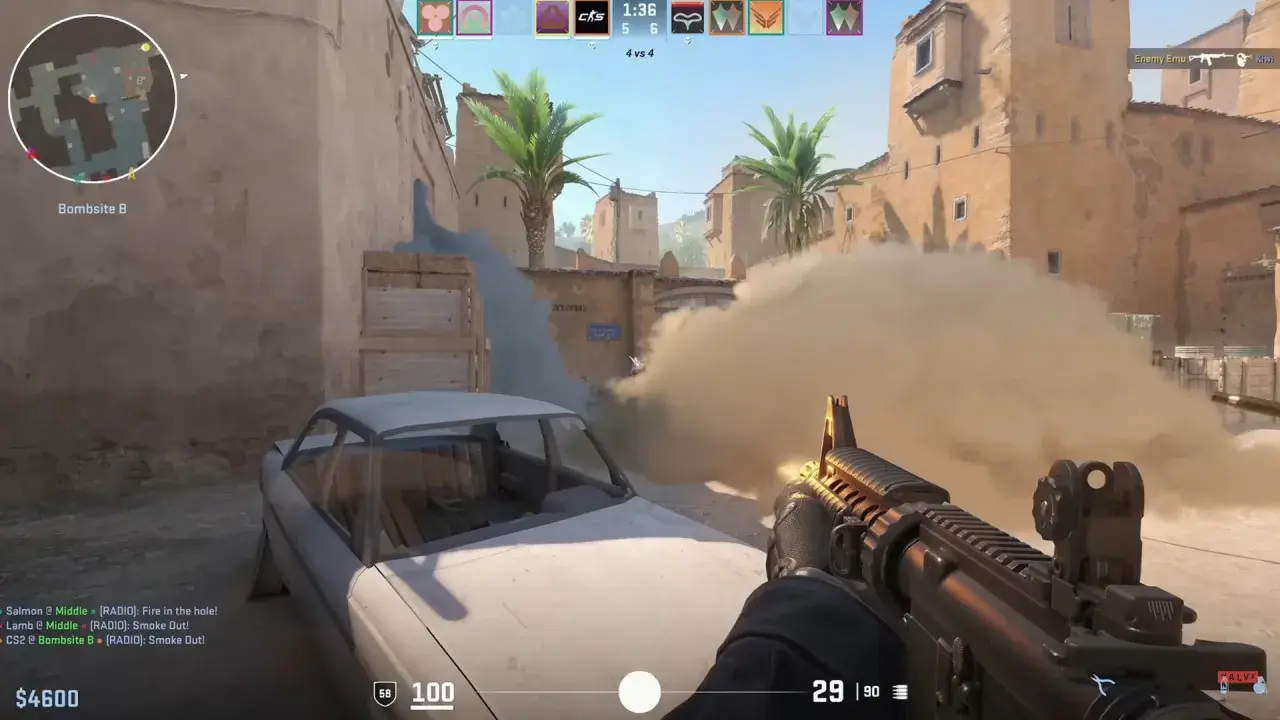 Akcja w Counter Strike na PS5: dym zasnuwa pole bitwy, a gracz celuje z karabinu.