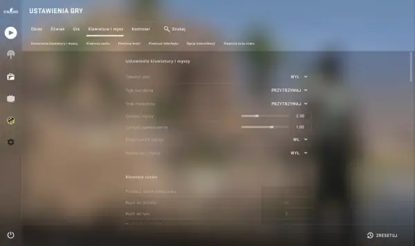 Ustawienia gry CS:GO: jak zmienić czułość myszki. Widoczne opcje to m.in. czułość myszy, akceleracja myszy i klawisze ruchu.